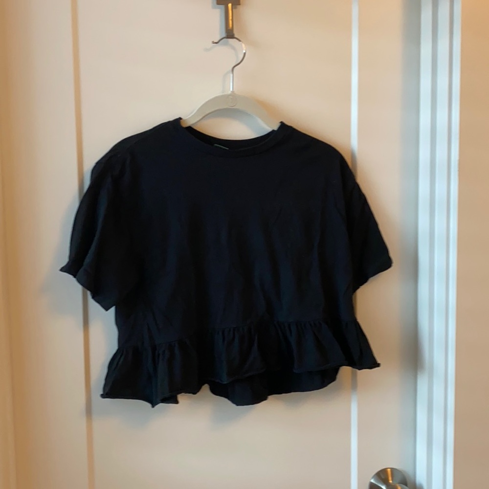 Wild Fable black ruffle hem cropped tee XS